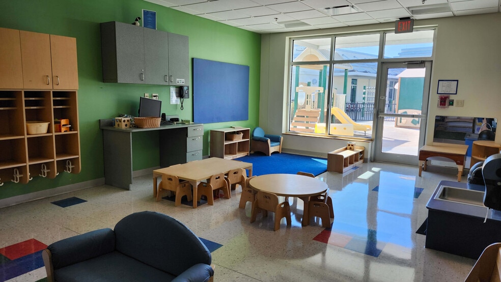 More Photos Of 14000 Citicards Way, Jacksonville General Retail For Sale