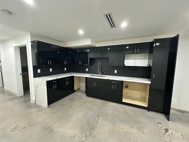 More Photos Of 4151 NW 2nd Ave, Miami Loft Creative Space For Lease