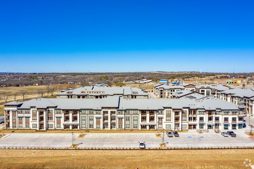 More Photos Of 900 Cinema Dr, Hudson Oaks Apartments For Lease