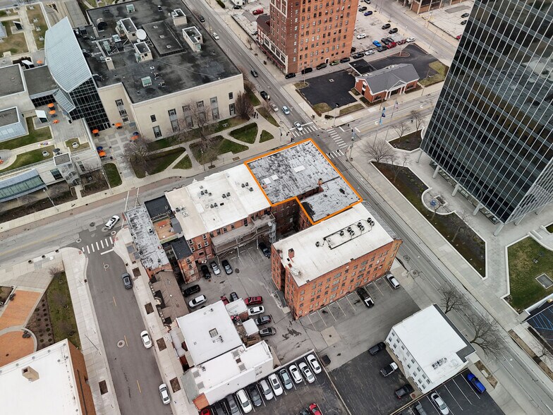 More Photos Of 901 Madison Ave, Toledo Storefront Retail Residential For Lease