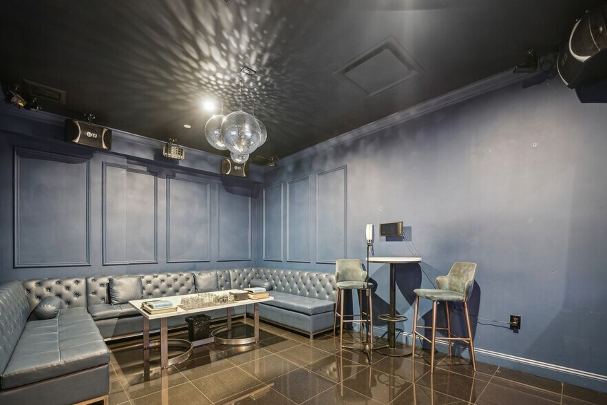 More Photos Of 400 Bergen Blvd, Palisades Park General Retail For Lease
