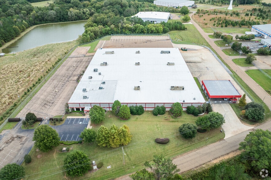 More Photos Of 190 NW Industrial Pky, Jackson Manufacturing For Sale
