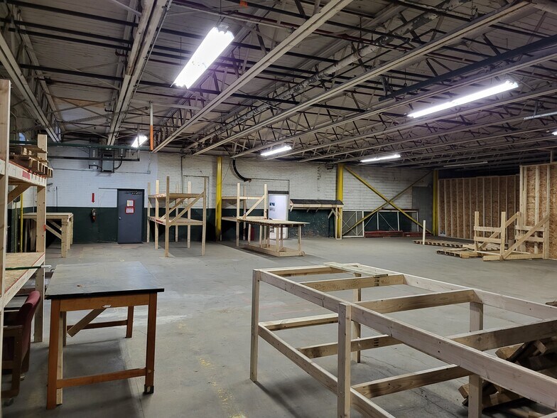 More Photos Of 3817 Lake Shore Dr E, Dunkirk Warehouse For Lease