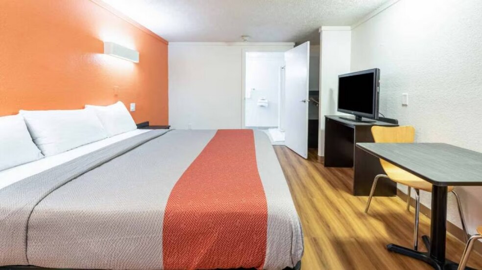 More Photos Of 555 N Trimble Rd, Mansfield Hotel For Sale