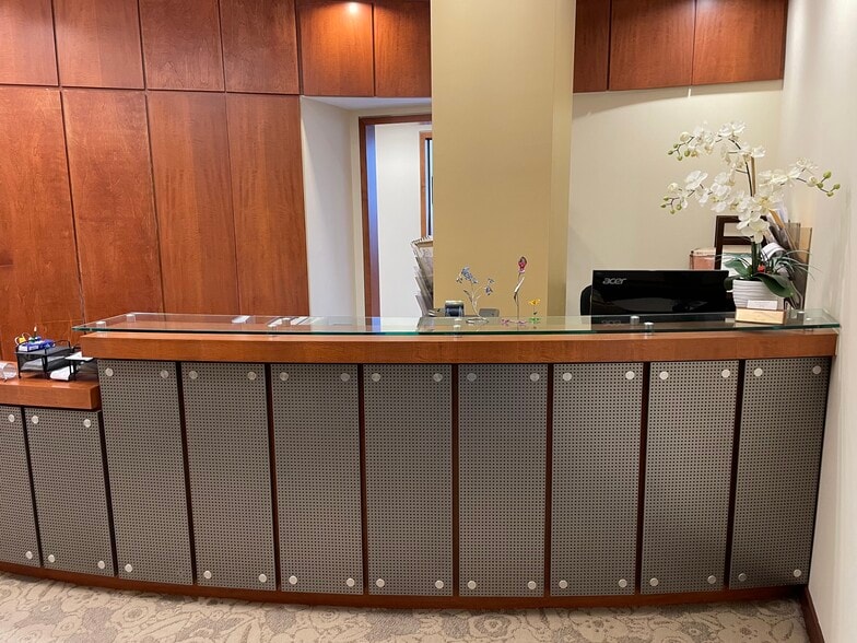 More Photos Of 50 E Washington St, Chicago Office For Sale