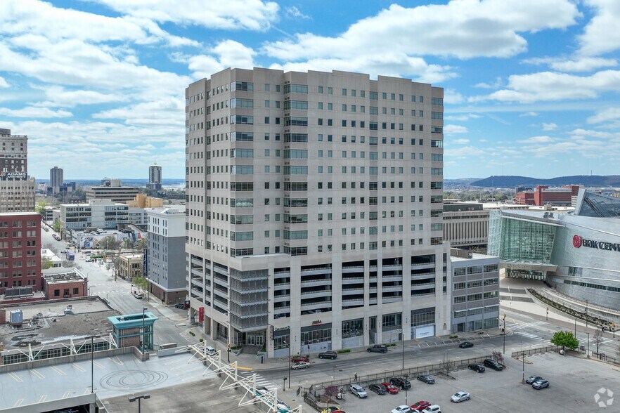 More Photos Of 202 S Cheyenne Ave, Tulsa Office For Lease