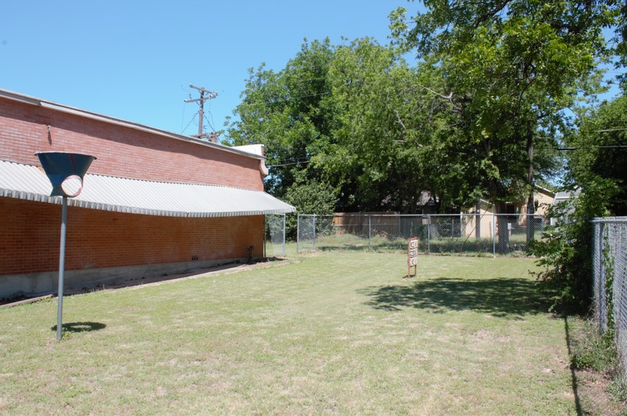 More Photos Of 1901-1905 N 25th St, Waco Storefront Retail Office For Sale