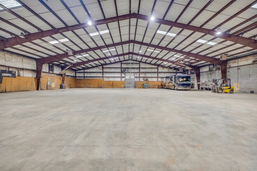 More Photos Of 252 Komplex Dr, Carnesville Warehouse For Sale