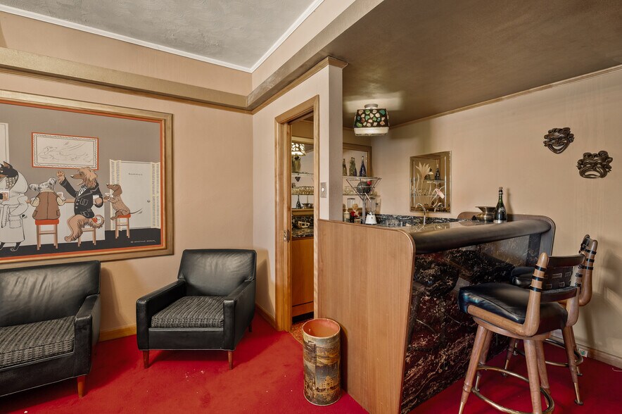 More Photos Of 531 W Main St, Denison Office For Sale