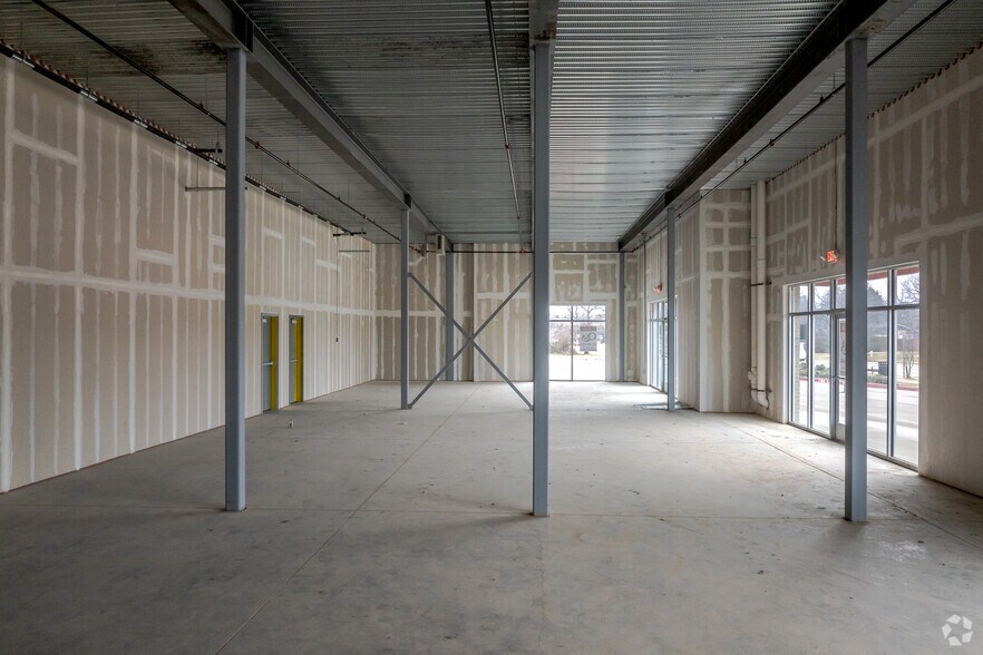 More Photos Of 350 E Buckingham Rd, Richardson Self Storage For Lease