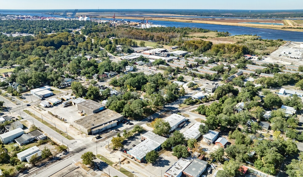 More Photos Of 1316 S 5th Ave, Wilmington Service For Sale