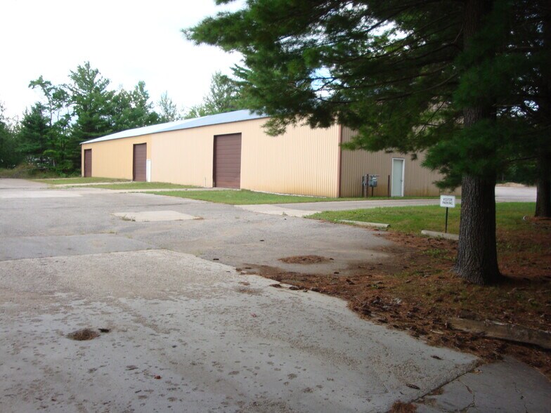 More Photos Of 404 S Park Dr, Kalkaska Warehouse For Lease