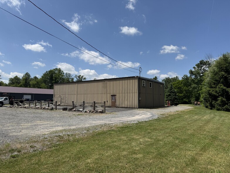 More Photos Of 2200 State Route 14, Geneva Warehouse For Lease