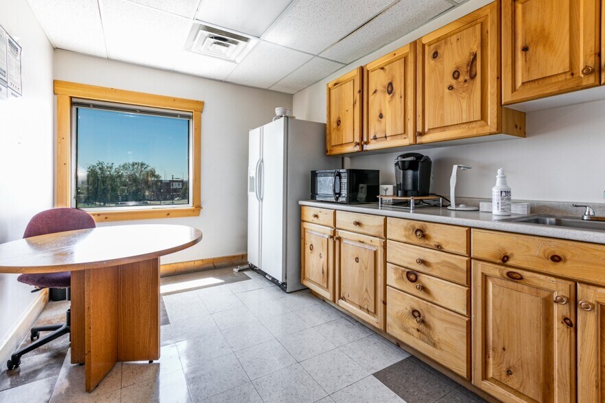 More Photos Of 562 S State St, Clearfield Auto Dealership For Sale