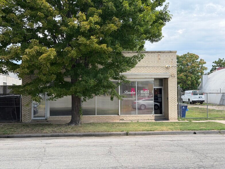 More Photos Of 136 S Pattie St, Wichita Warehouse For Sale