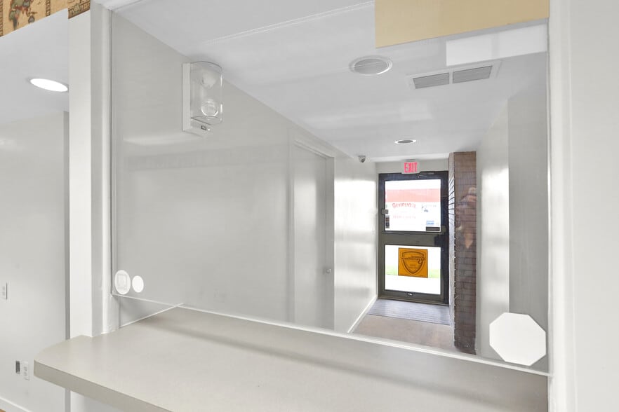 17301 8 Mile Rd E, Eastpointe, MI 48021 Freestanding For Sale