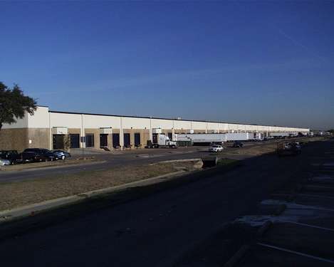 More Photos Of 1401-1815 Kelly Blvd, Carrollton Distribution For Lease