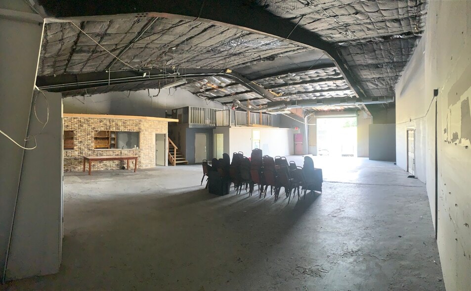 More Photos Of 10126 Jensen Dr, Houston Freestanding For Sale