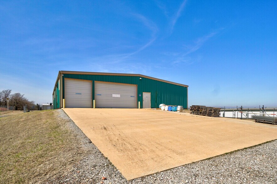 More Photos Of 6176 Boucher Dr, Edmond Distribution For Sale