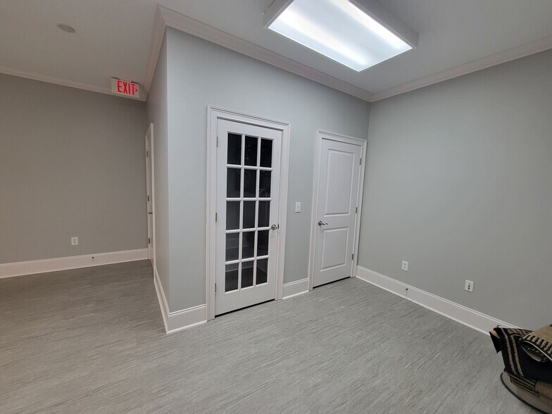 More Photos Of 182 Ben Burton Cir, Bogart Office For Sale