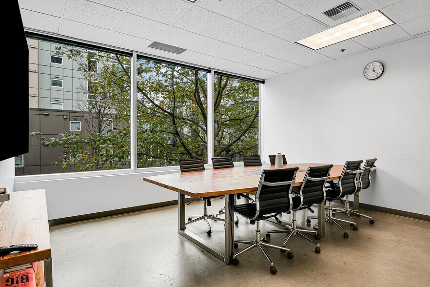 More Photos Of 2727 Western Ave, Seattle Loft Creative Space For Lease