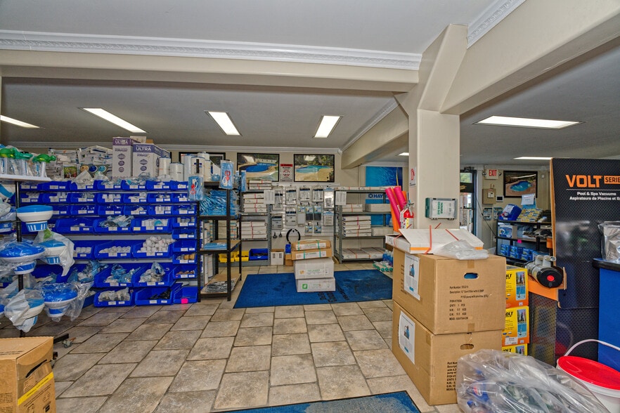 More Photos Of 671 Mariaville Rd, Schenectady Garden Center For Sale