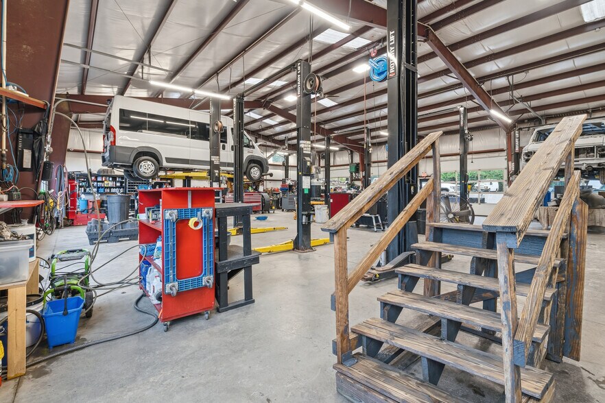 More Photos Of 1097 Eddie Dowling Hwy, North Smithfield Service Station For Sale