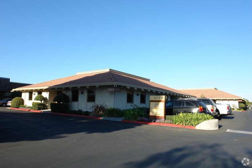 More Photos Of 911-915 Blanco Cir, Salinas Office For Lease