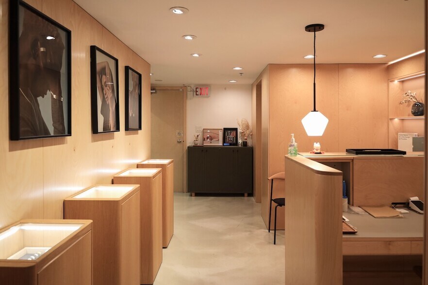 More Photos Of 332-342 8th Av W, Vancouver Office For Sale