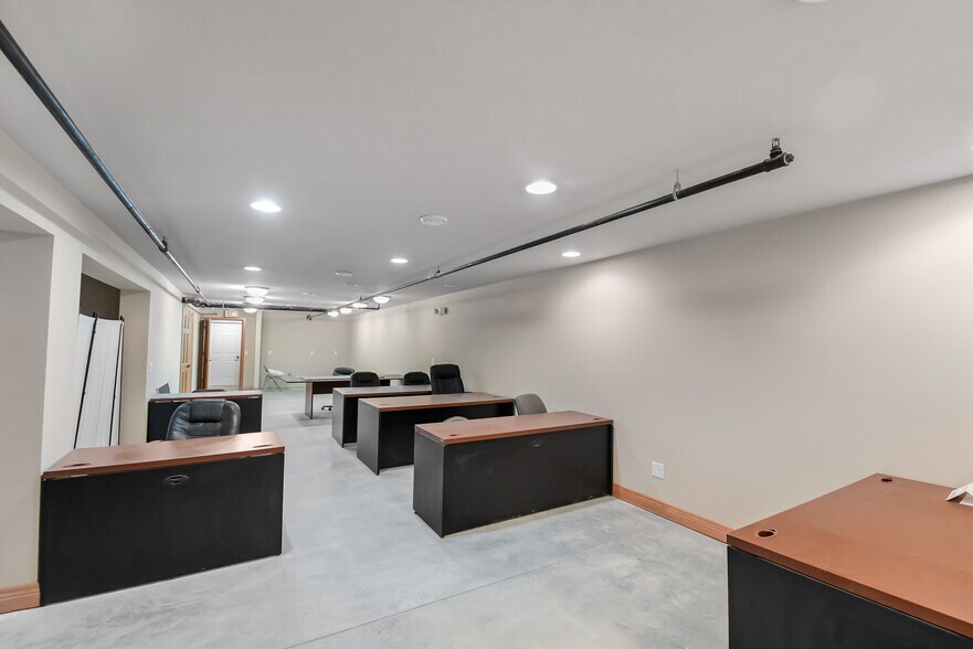 More Photos Of 299 Prairie Dr, Stanley Office For Sale