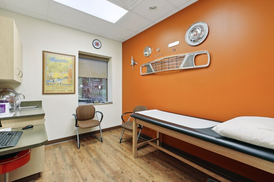 More Photos Of 6302-6347 University Commons, South Bend Medical For Lease