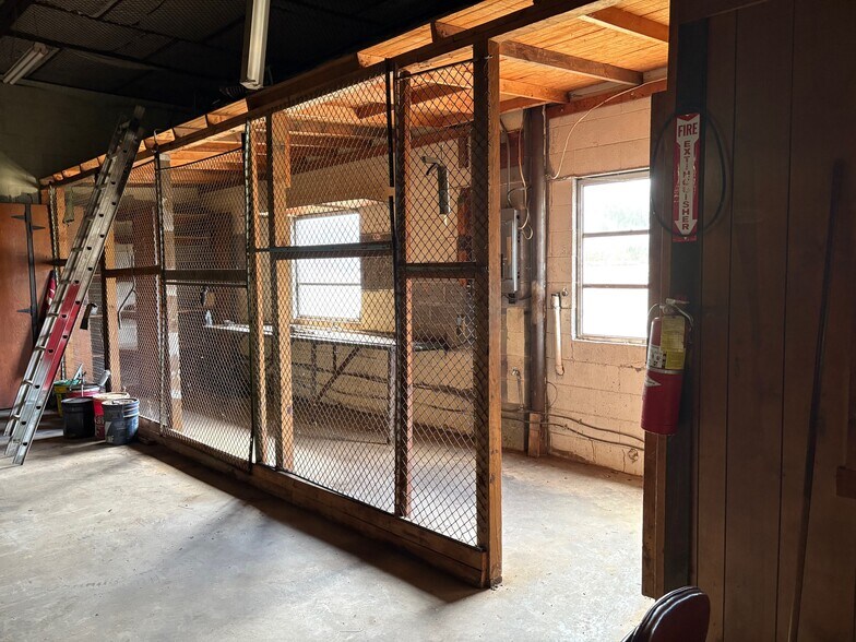 More Photos Of 10 Doyle Rd SE, Lindale Flex For Sale