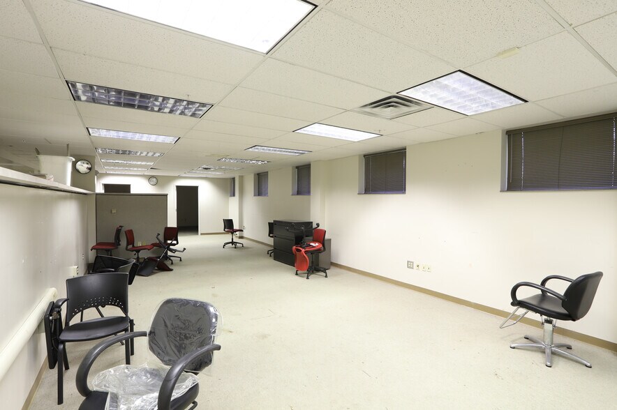 More Photos Of 184 Salem Ave, Dayton Office Residential For Lease
