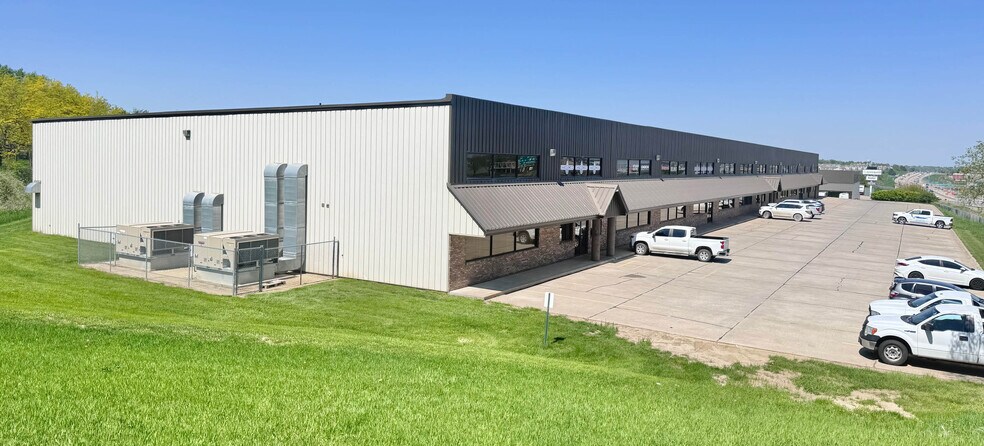 More Photos Of 8930 S 137th Cir, Omaha Warehouse For Lease