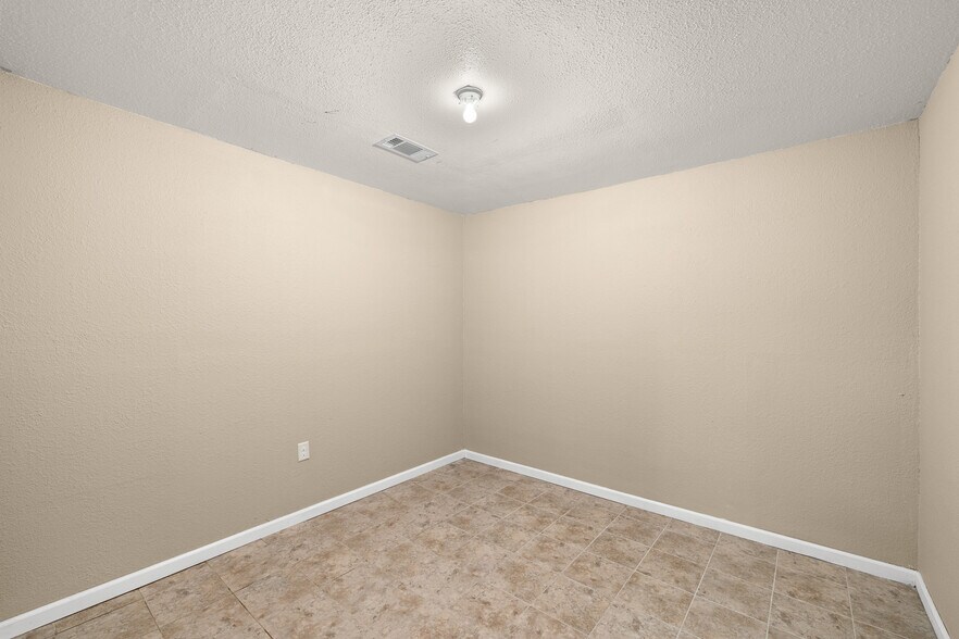 More Photos Of 1306 W Cameron Ave, Rockdale Religious Facility For Sale