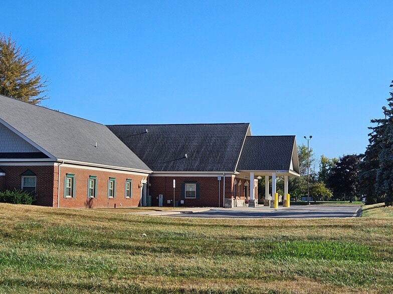 More Photos Of 4700 Mcleod Dr E, Saginaw Medical For Lease