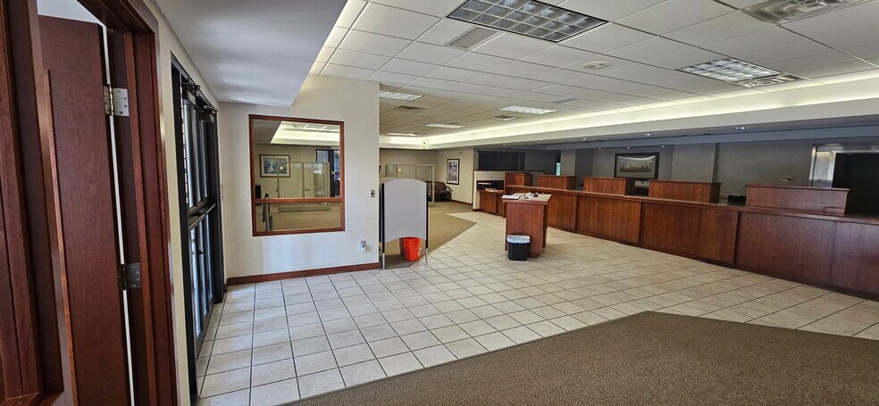 More Photos Of 2646 Noel Dr, Bellevue Storefront Retail Office For Lease