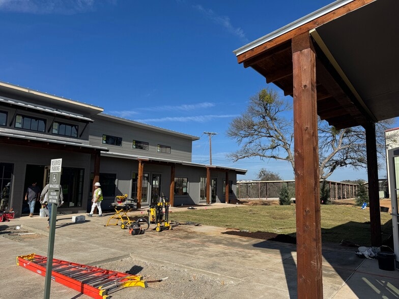 More Photos Of 411 12th St, Marble Falls Medical For Lease