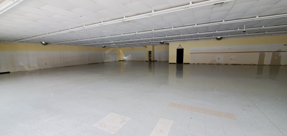 More Photos Of 16426 Wise St, Saint Paul Storefront Retail Office For Sale