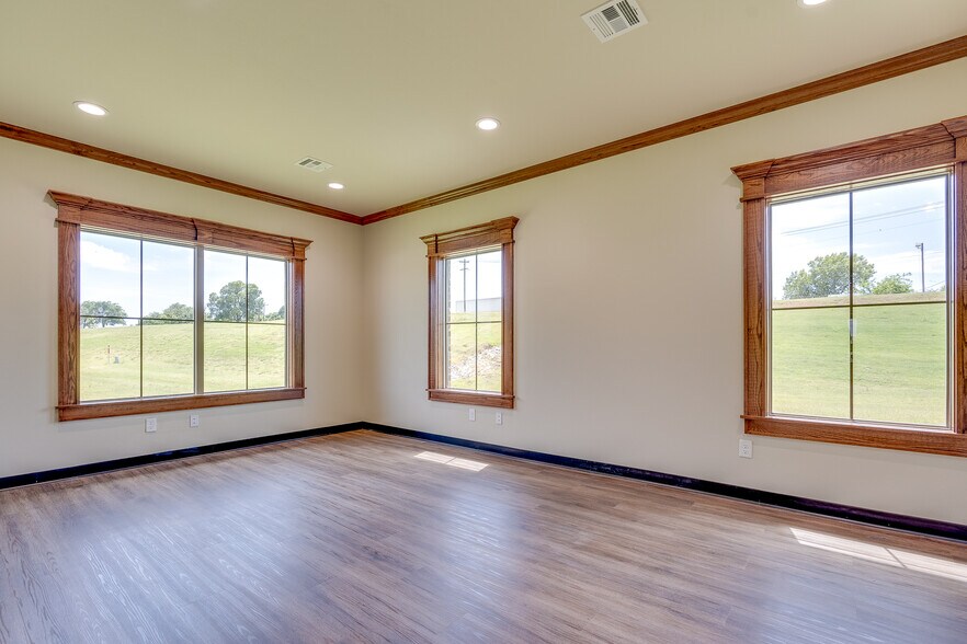 More Photos Of 710 Colony Dr, Ada Office For Lease