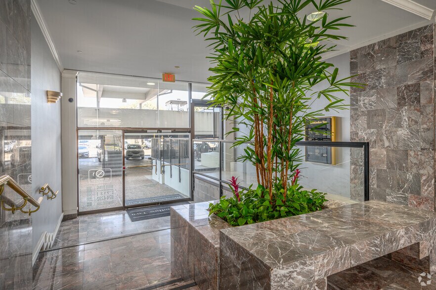 More Photos Of 9800 Northwest Fwy, Houston Office For Lease