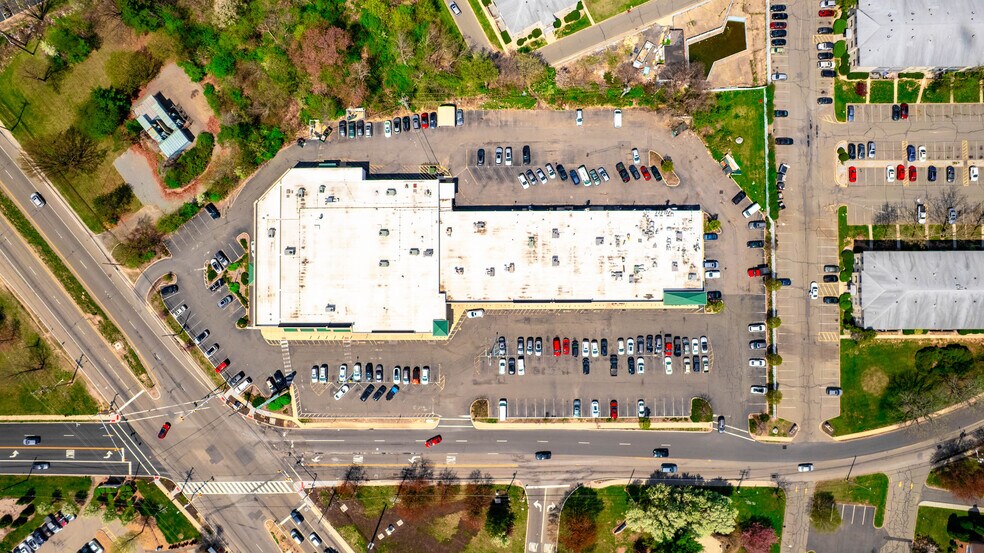 More Photos Of 190 Baldwin Rd, Parsippany General Retail For Lease