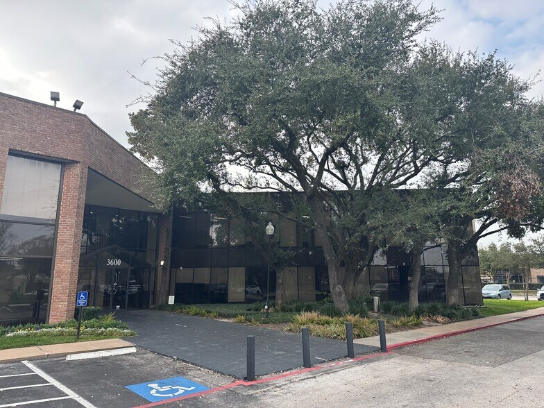 Primary Photo Of 3600 S Gessner Dr, Houston Medical For Lease