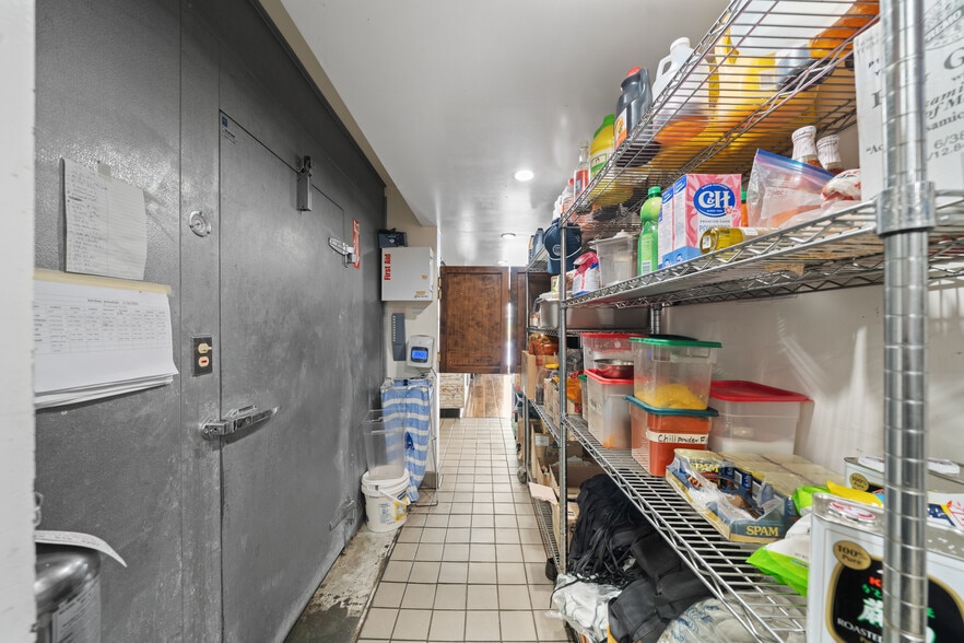 More Photos Of 228 S Oxford Ave, Los Angeles Restaurant For Sale