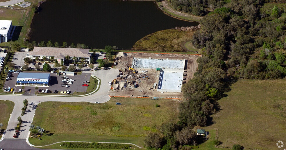 More Photos Of 8250 Vicela Dr, Sarasota Warehouse For Lease