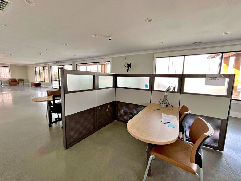 More Photos Of 1391 Murrays Chapel Rd, Sweetwater Showroom For Sale