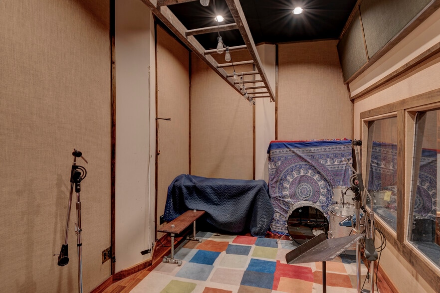 More Photos Of 114-116 17th Ave S, Nashville Office For Sale