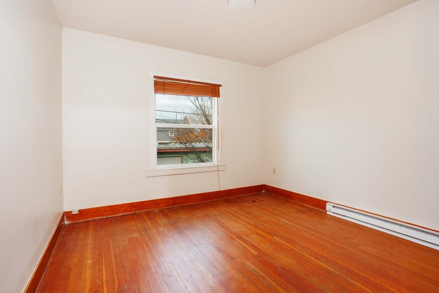 More Photos Of 2726 NE Alberta St, Portland Storefront Retail Residential For Lease