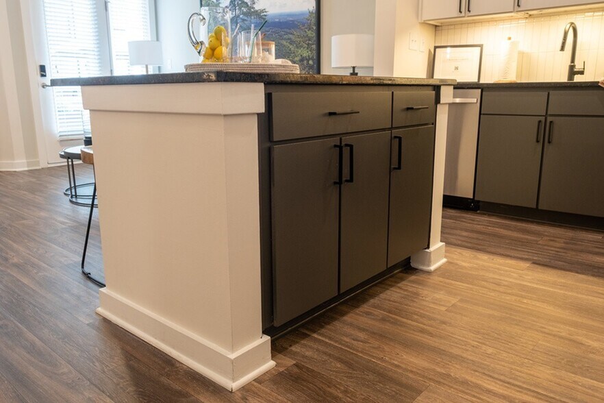 More Photos Of 810 E 7th St, Charlotte Apartments For Lease