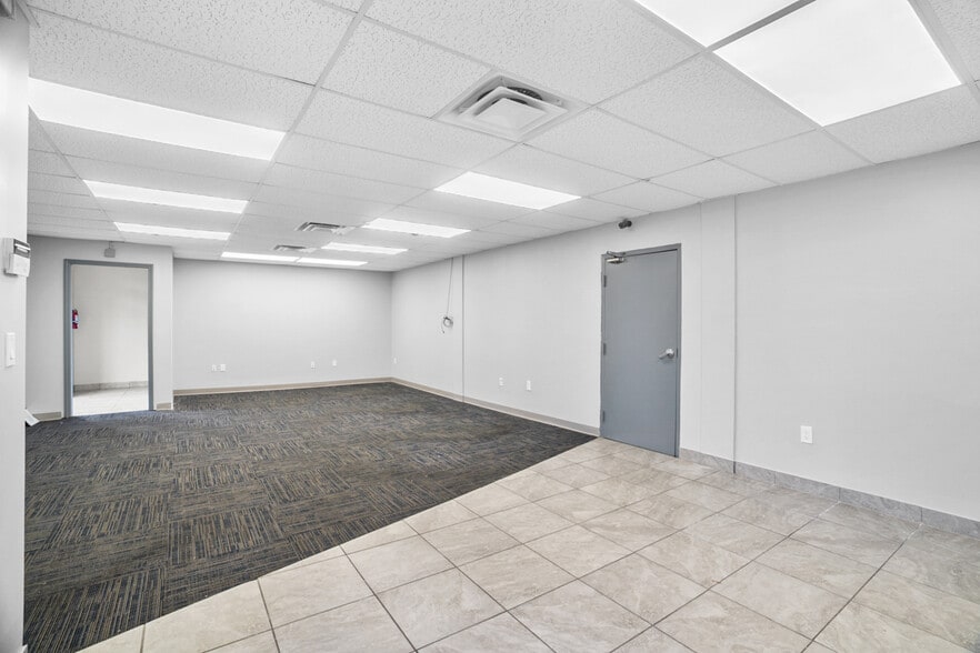 More Photos Of 8200-8358 NW 30th Ter, Doral Warehouse For Lease